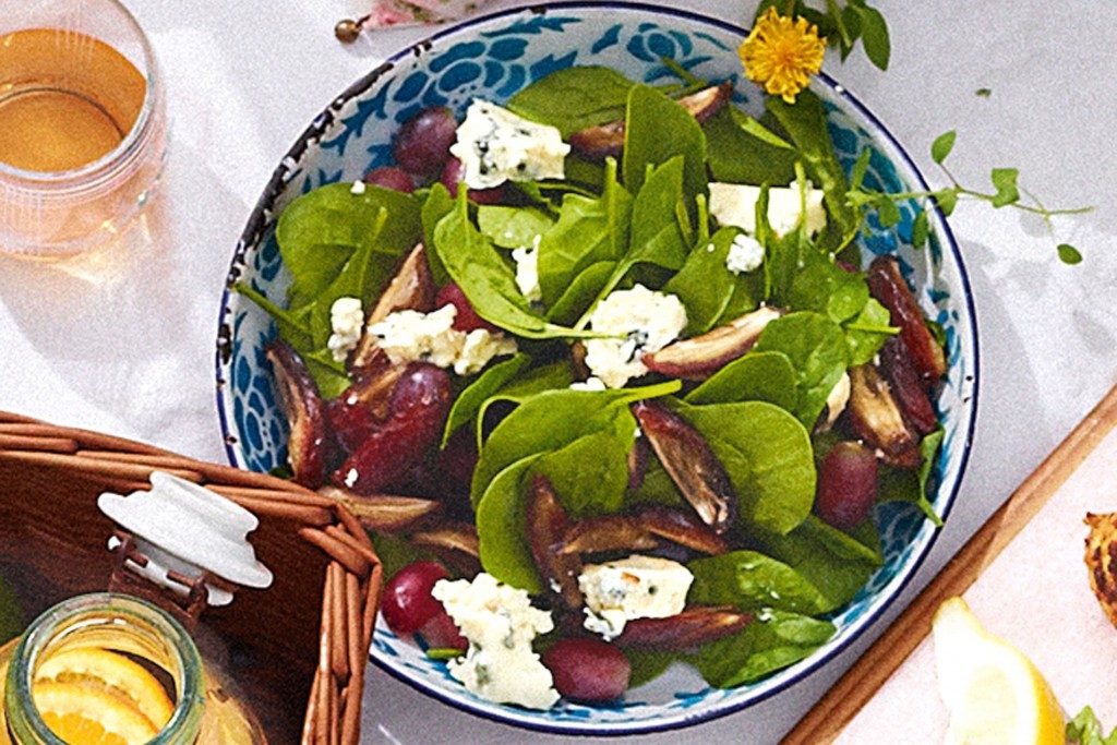 grape blue cheese date spinach salad
